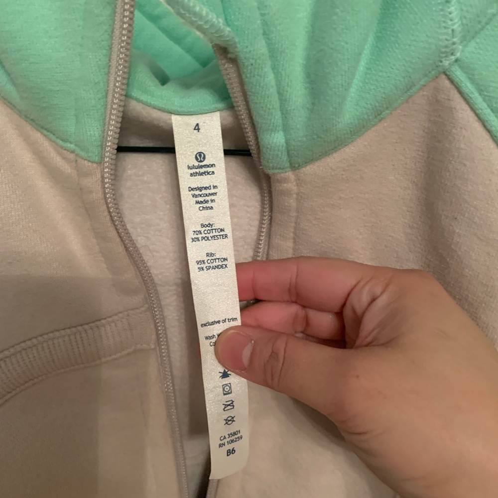 Lululemon Jacket Size 4 - Picture 2 of 2